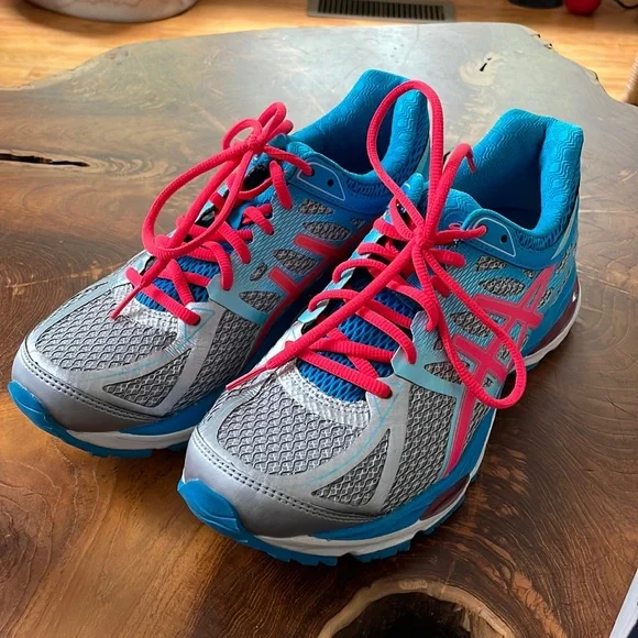 Asics gel cumulus top 17 size 9